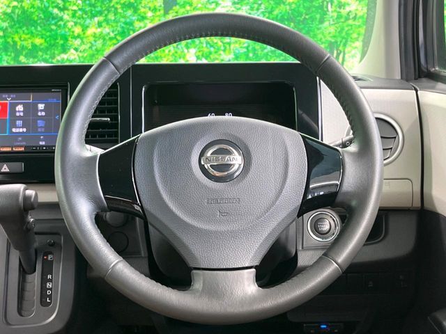 ステアリングも使用感が少なく、きれいな状態となっております♪