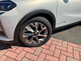 限定車専用のアルミホイールを装着