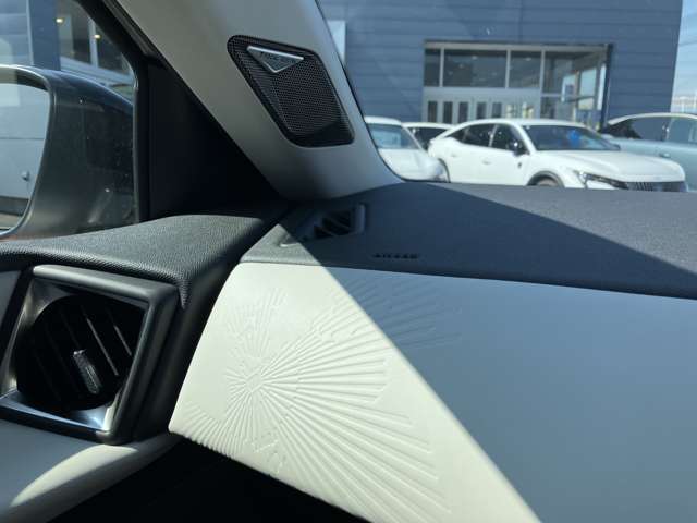 OPERA仕様の為、FOCALのサウンドシステムが付きますので、臨場感あふれるクリアな空間を楽しめます