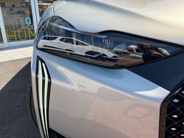 LEDマトリクスビジョン。LEDライトがとても明るく夜も安心のドライブが可能です。