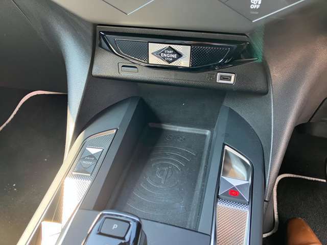 置くだけ充電を装備