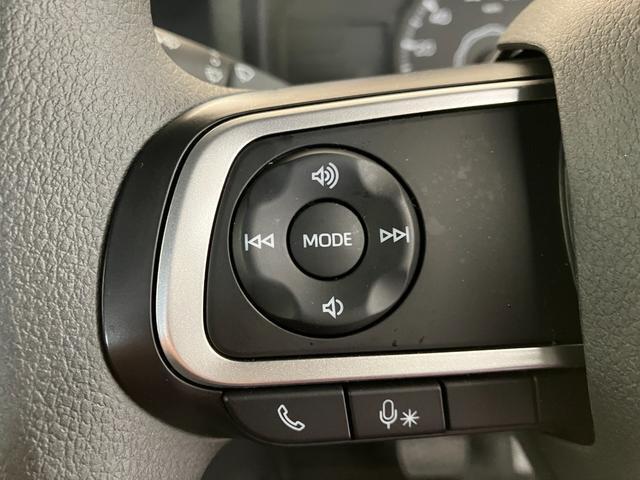 ナビやオーディオなどの操作が手元でできるステアリングスイッチ☆視線を外さず操作できて便利です！