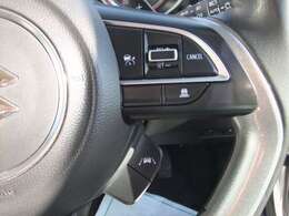 一定の速度（例えば100km）と設定しておけばその速度で走行し、もし前に車が居たら設定速度以内で速度を併せて追従してくれる「アダプティブクルーズコントロール」装備！