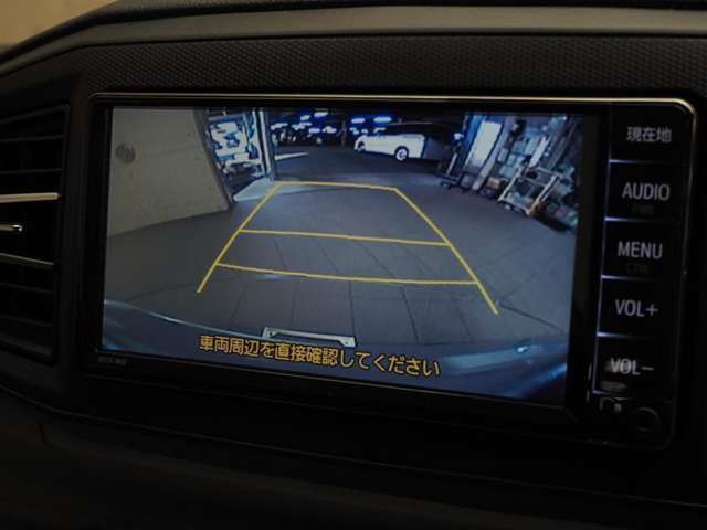 バックモニターで、後方を確認しながら安心して駐車することができます。運転初心者も熟練者も必須の機能ですよ！