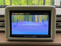 【バックカメラ】駐車時に後方がリアルタイム映像で確認できます。大型商業施設や立体駐車場での駐車時や、夜間のバック時に大活躍！運転スキルに関わらず、今や必須となった装備のひとつです！