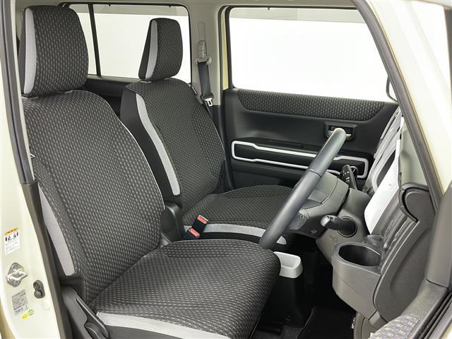 【運転席】座り心地が良いシートなので長時間の運転でも快適にお過ごしいただけます。新品のフロアマットのご注文も可能です。掲載箇所以外にご希望の写真がございましたらお気軽にお問い合わせ下さい。