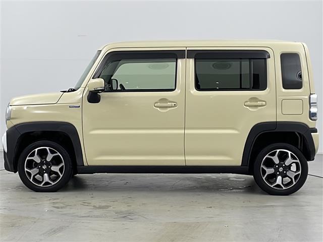 【左】当社基準による調査の結果、修復歴車と判断された車両は一部店舗を除き、販売を行なっておりません。万一、納車時に修復歴があった場合にはご契約の解除等に応じます。