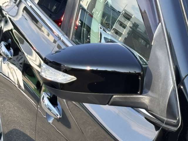 ウィンカードアミラー☆ライトの点滅で対向車、歩行者などに曲がることを知らせることができるので安心・安全につながりますね♪