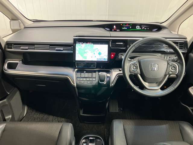運転席からの視界が左右に広く隅々まではっきりと見渡せます。車の前端も把握しやすく安心して運転できます！