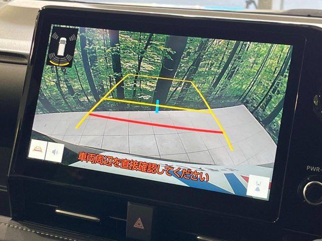 【バックカメラ】駐車時に後方がリアルタイム映像で確認できます。大型商業施設や立体駐車場での駐車時や、夜間のバック時に大活躍！運転スキルに関わらず、今や必須となった装備のひとつです！