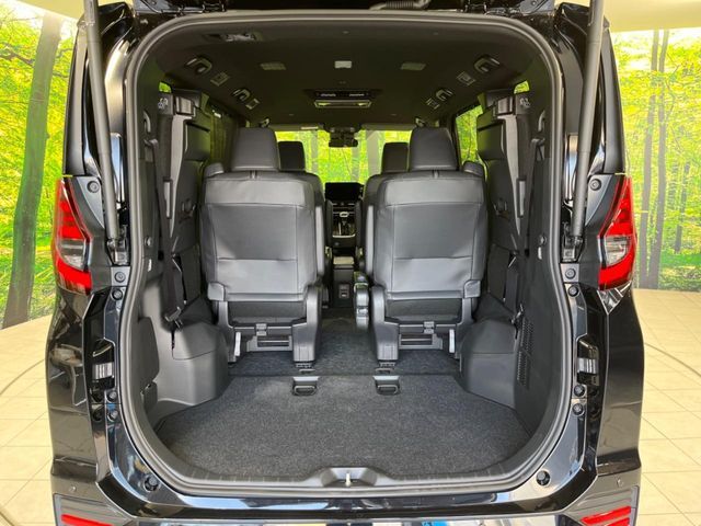 普段のお買い物や通勤、送迎等に十分な荷室スペースを確保しております。セカンドシートを倒すと、大きな荷物の積載も可能です♪