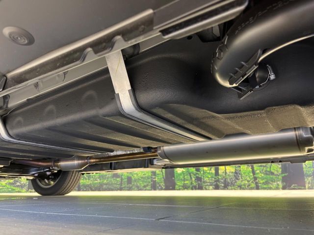 お車を安心してお乗りいただく為には、足回りの定期点検が欠かせません。サービスサポート（有償保証）では無料点検もご提供しており、安心のカーライフをお過ごしいただけるサポート体制が整っています。