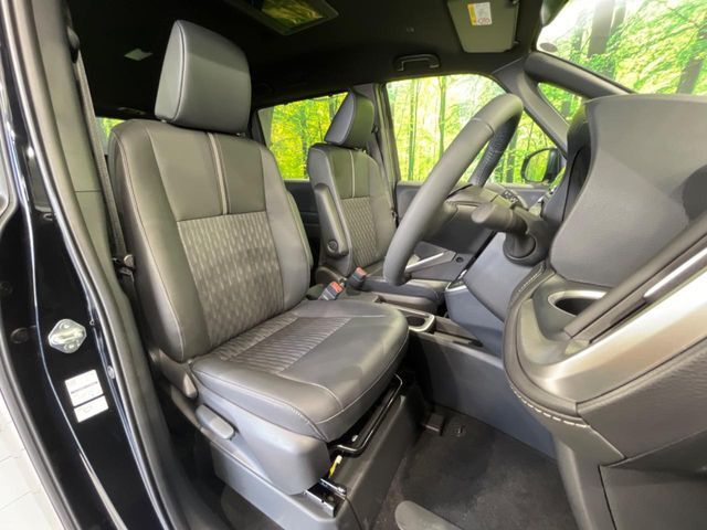 運転席シート廻りは使用感も少なく、良好な状態となっています。丁寧に使われていたことがよくわかりますね。