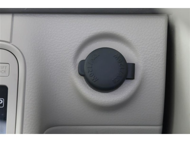 【アクセサリーソケット】12Vのカー用品等の電源供給が可能です。