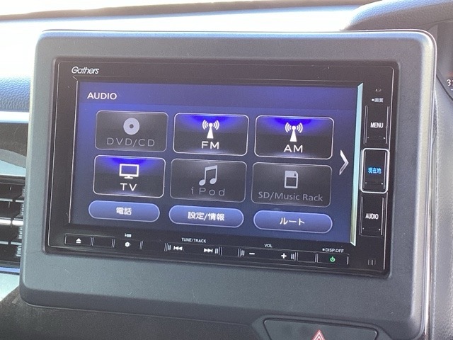 ナビ機能だけでなく、フルセグ、Bluetooth、DVDとCD再生などのオーディオ機能がついています！