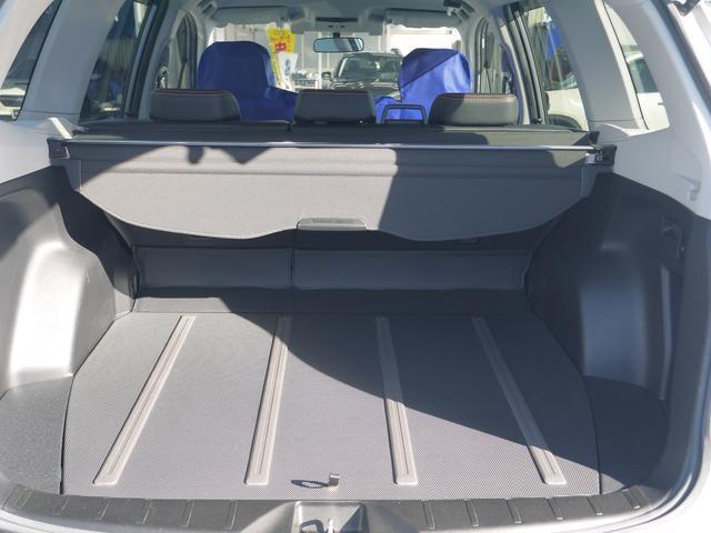 広いラゲッジスペースでスーツケースなど大きな荷物も積み込めます