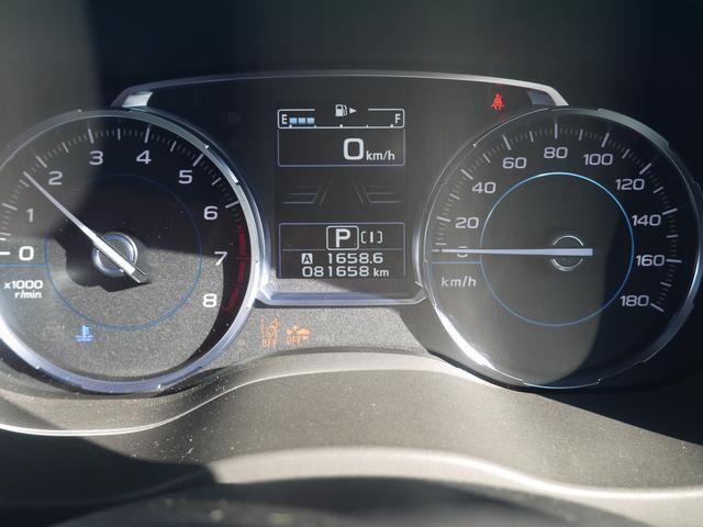 視認性の高いメーター、運転に集中できます