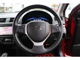 チルトステアリングで運転する人に合わせて位置を調節できます