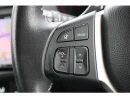 ステアリングにはオーディオなどが手元で操作できるスイッチが装備です