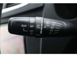 時間調整付フロントワイパー搭載。作動間隔をお好みに合わせて調整可能です