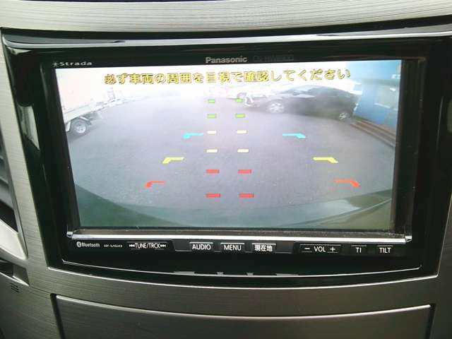 バックカメラ装備☆後退時の安全確認ができて、スマートに駐車できます。