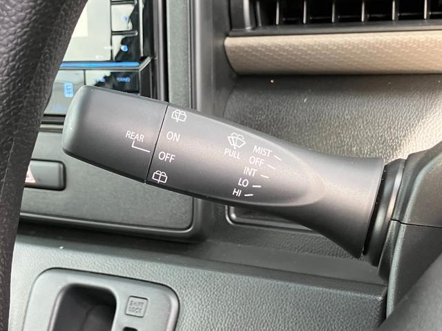 フロント＆リアワイパーを装備！フロントワイパーには少量の雨の際に役立つミスト機構と間欠機構付き！