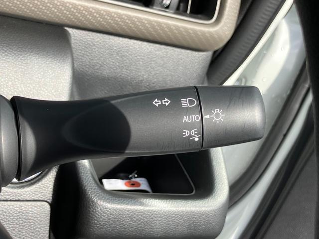 ヘッドライトの点灯・消灯やハイビーム・ロービームをオートで切り替えてくれるオートライト機構とハイビームアシストを装備！