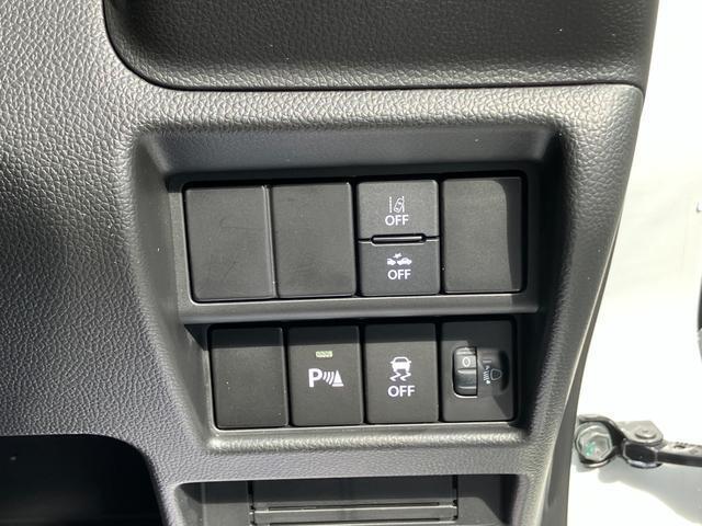 車線逸脱警報や横滑り防止装置、リアパーキングセンサーなども装備！