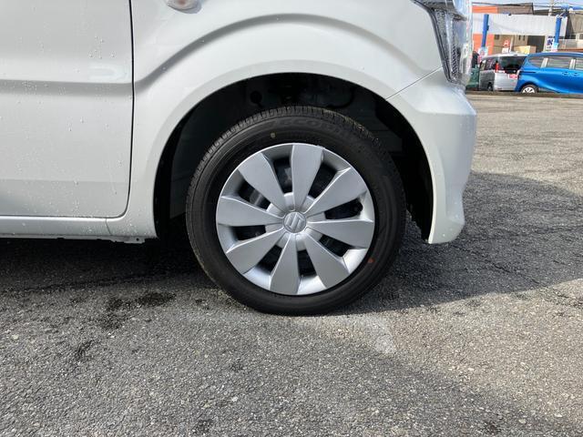 14インチのシルバー色フルホイールキャップを装着！