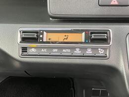 室内を常に快適に保ってくれるフルオートエアコンを採用！ドライブ中の室内も快適！