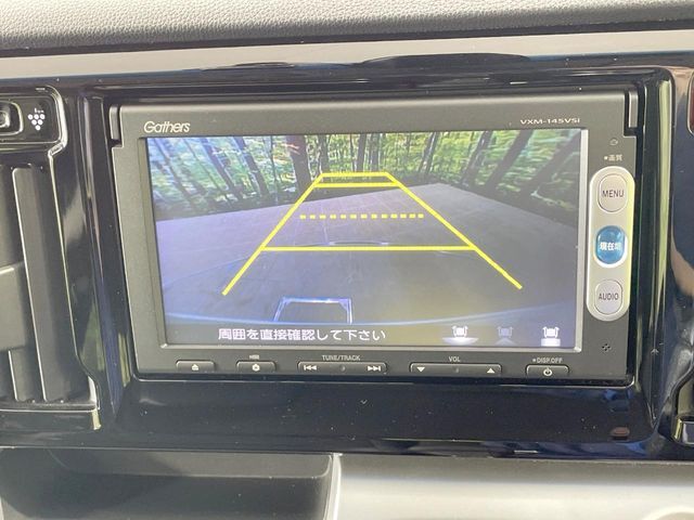 【バックカメラ】駐車時に後方がリアルタイム映像で確認できます。大型商業施設や立体駐車場での駐車時や、夜間のバック時に大活躍！運転スキルに関わらず、今や必須となった装備のひとつです！