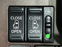 【両側パワースライドドア】スマートキーや運転席のスイッチで後席両側スライドドアの開閉が可能♪電動だから力を入れてドアを開ける必要が無く、小さなお子様でも簡単に開け閉めでき快適です♪