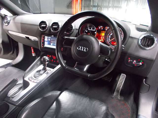 室内に気になる臭いもなく清潔感ある内装です！