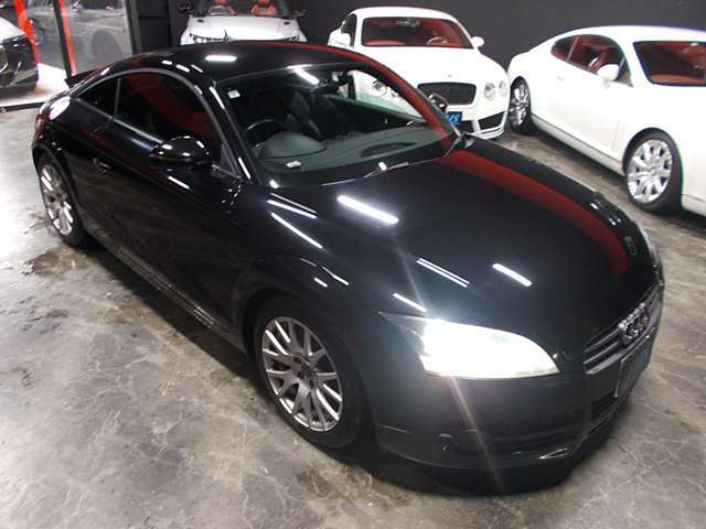 外装に目立つ傷やへこみなくきれいなお車です！