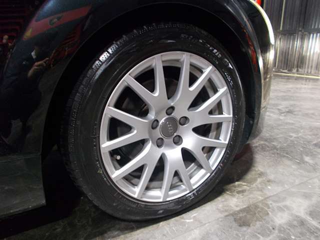 純正オプション17インチアルミ　YOKOHAMAタイヤ8分山あります！