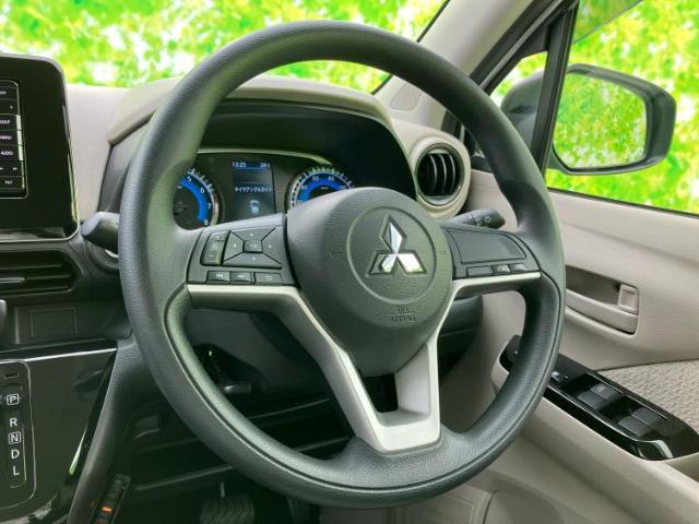 WECARSの展示場では実際に見て、触ってお車をお選びいただけます！知識の豊富な営業スタッフが様々なカーライフをご提案いたします！