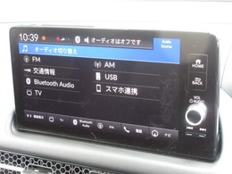 ナビゲーションはホンダコネクトディスプレイを装着しております。AM、FM、Bluetooth、フルセグTVがご使用いただけます。初めて訪れた場所でも道に迷わず安心ですね！