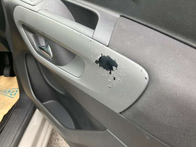 運転席ドアトリムの状態です