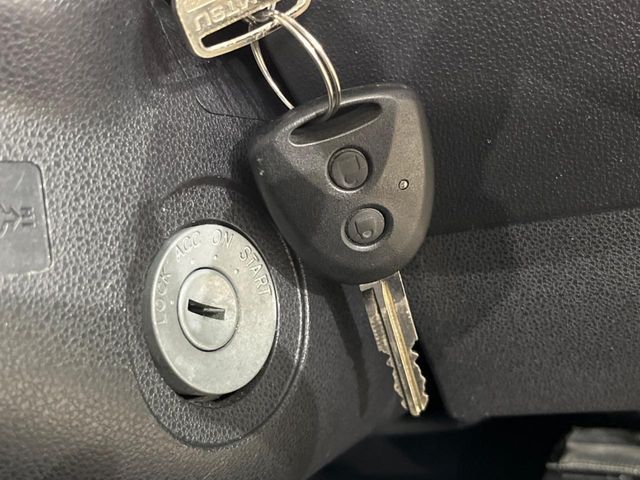 【キーレス】少し離れた場所からでもボタン一つでドアの開錠・施錠ができるのでとっても便利！ドアの鍵穴周りに傷をつけることもありません♪