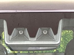 【スマートアシスト】走行中に前方の車両等を認識し、衝突しそうな時は警報とブレーキで衝突回避と被害軽減をアシスト。より安全にドライブをお楽しみいただけます。