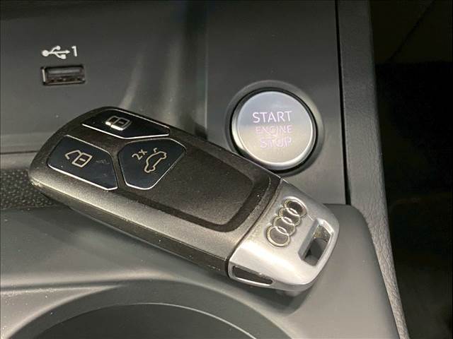 車内へのアクセス楽々、今や必須アイテムの「スマートキー」には、キー複製防止「イモビライザー」まで備わっております。