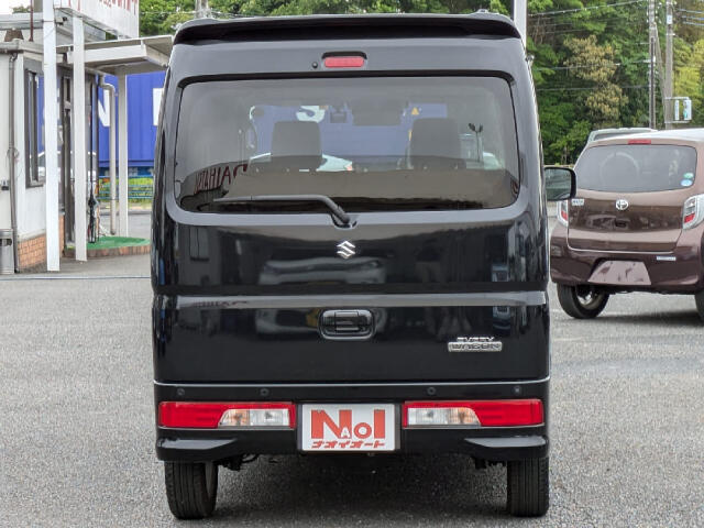 「当社のこだわり」入庫後のお車は選任スタッフによる細部清掃を実施しております。足回り、エンジンルーム、室内、室外を隅々まで綺麗にしております。展示車はキレイです。全国配送も可能ですのでご相談下さい！