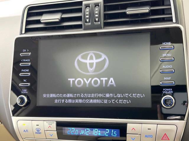 【メーカー9型純正ナビ】インテリアに溶け込むスタイリッシュな「専用設計」メーカーナビを装備♪視認性や操作性など基本性能にも優れ、より上質なカーライフをお楽しみいただけます。