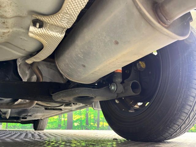 お車を安心してお乗りいただく為には、足回りの定期点検が欠かせません。サービスサポート（有償保証）では無料点検もご提供しており、安心のカーライフをお過ごしいただけるサポート体制が整っています。