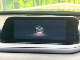 【メーカー純正ナビ】インテリアに溶け込むスタイリッシュな「専用設計」メーカーナビを装備♪視認性や操作性など基本性能にも優れ、より上質なカーライフをお楽しみいただけます。