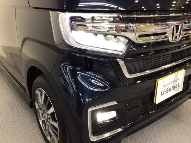 【LEDヘッドライト】ディスチャージヘッドライト（HID）と同等の明るさで、夜道や雨天走行が明るく視界良好！！　フォグライトも装備で、安心感さらにUPです♪安心ドライブを楽しんで下さい♪