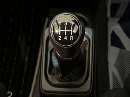 【フロア5速MT】走りの6速MT！！スポーティーな走行をお楽しみいただけます♪