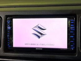 【純正ナビ】人気の純正ナビを装備しております。ナビの使いやすさはもちろん、オーディオ機能も充実！キャンプや旅行はもちろん、通勤や買い物など普段のドライブも楽しくなるはず♪