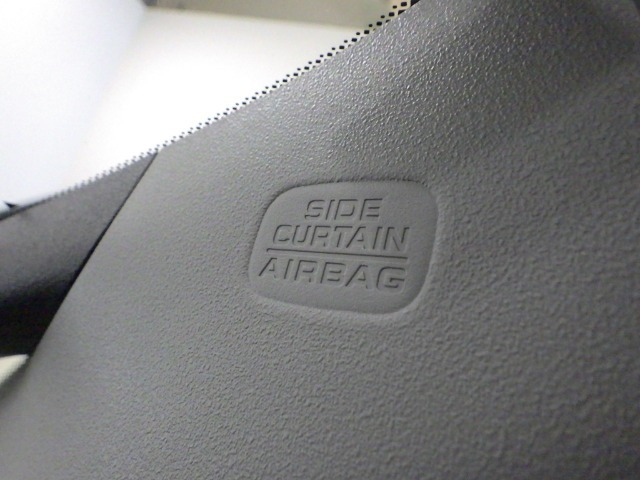 車両側面からの安全性も高めてくれる、安心装備のサイドカーテンエアバックシステムです◎