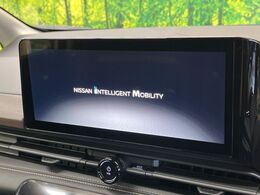 【12.3型ナビ】人気の大型12.3インチナビを装備。存在感のある大画面はインパクト大！ナビ利用時のマップ表示は見やすく、テレビやDVDは臨場感がアップ！いつものドライブがグッと楽しくなります♪